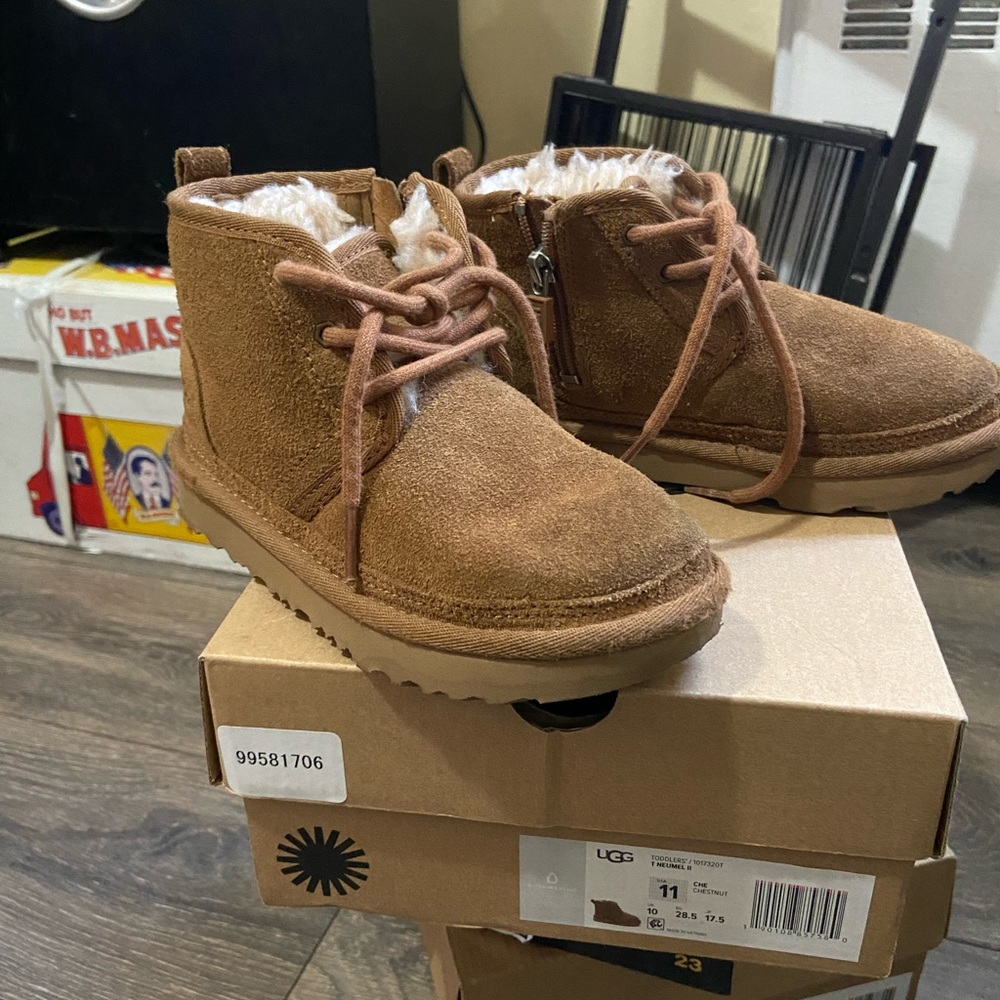 Kids Ugg - Picture 1 of 2